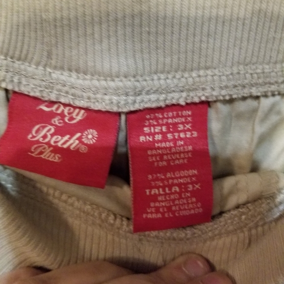 NWOT Zoey & Beth tan 3x shorts - Picture 3 of 4